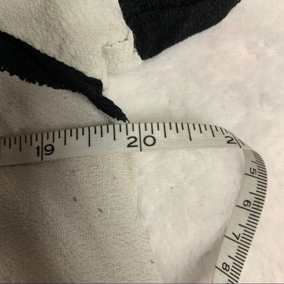 H&M size 14 back/cream striped top perfect for vacation or casual wear - Picture 4 of 9